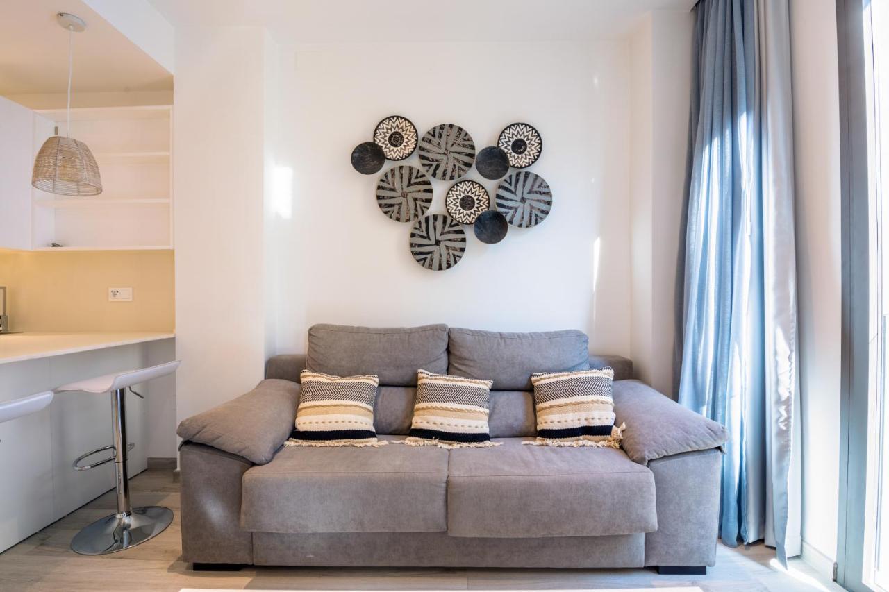 Minty - Modern La Merced Apartment *