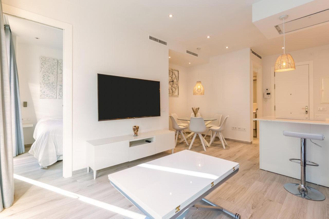 Minty - Modern La Merced *